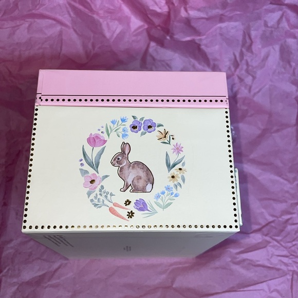 Adorable, musical jewelry box with little bunnies and flowers and carrots - Picture 12 of 14